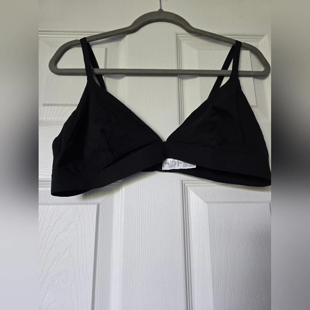 Old Navy Women's Black Triangle Bralette - Picture 1 of 1